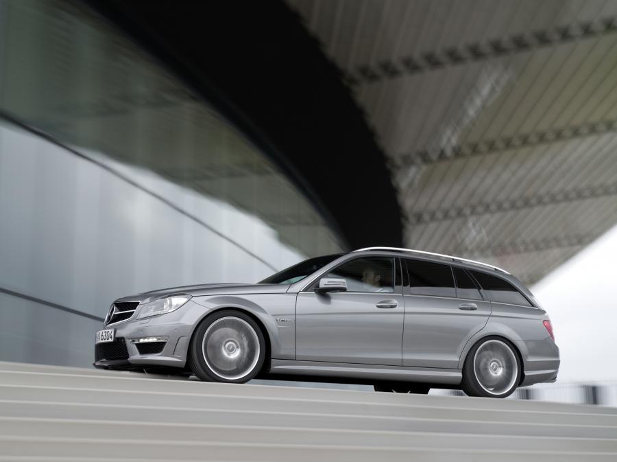  Mercedes-Benz C63 AMG Station Wagon 2011 года  (фото 10 из 19)